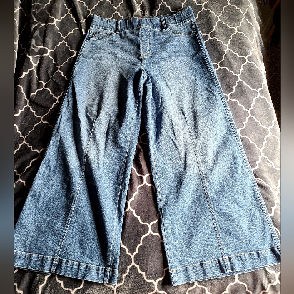 SPANX Pull-on High Waist Wide Leg Denim Jeans 💙❤️